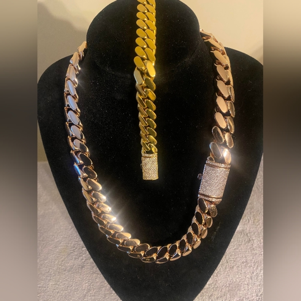 Beautiful golden plated bracelet and chain stainless steel